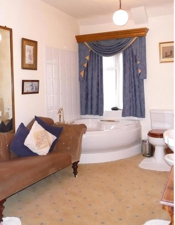 Wayside Guest House Albrighton Buitenkant foto